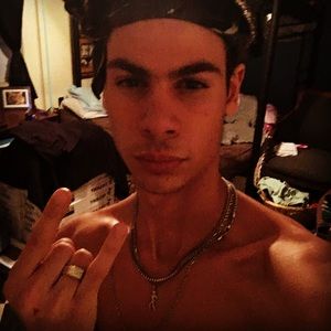 Meet your Posher, Dominic